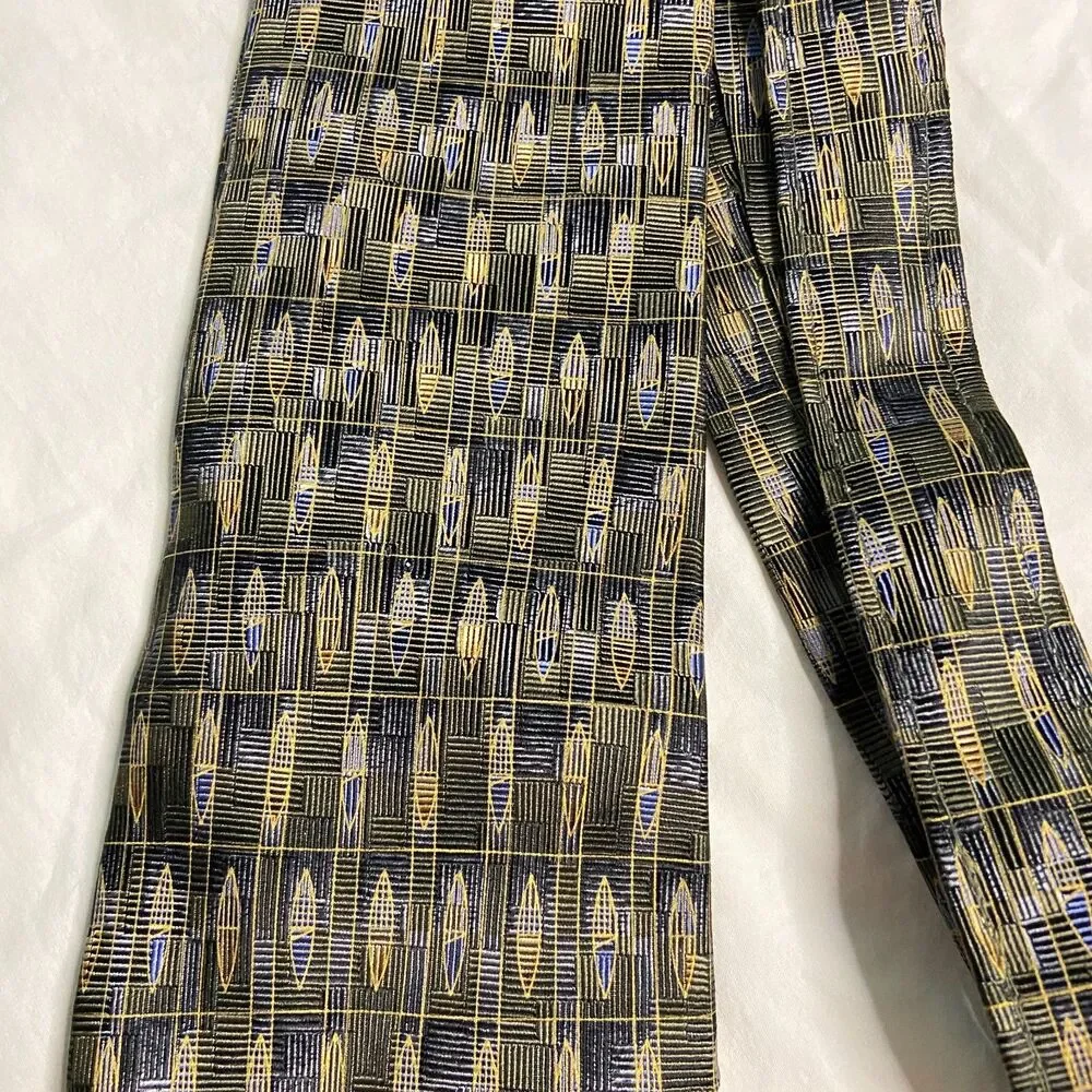 #7358 ROUNDTRE AND YORKE KHAKI GREEN SURFBOARD DESING SILK NECKTIE TIE 4X58 IN